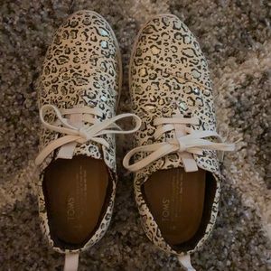 Toms gold foil leopard sneaker
